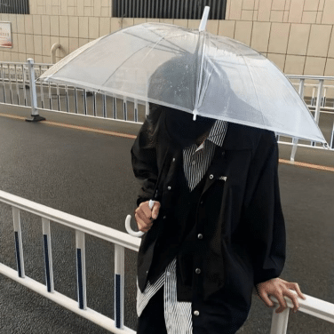 What To Wear To A Concert Men Rainy 4