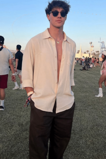 What To Wear To A Concert for Men Casual 4